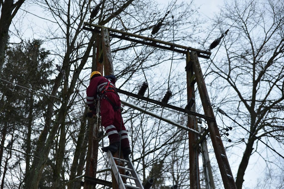 Trudne warunki pogodowe w powiecie. Kilka miejscowości bez prądu Trudne warunki pogodowe w powiecie. Kilka miejscowości bez prądu