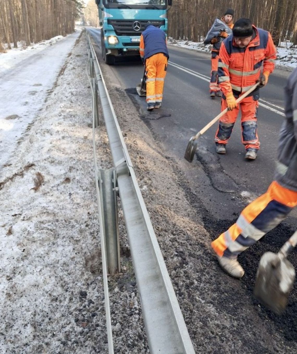Trwa naprawa uszkodzeń na drogach powiatowych