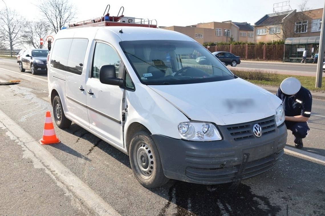 Ukradł auto i po pijaku spowodował wypadek! Trzy osoby w szpitalu