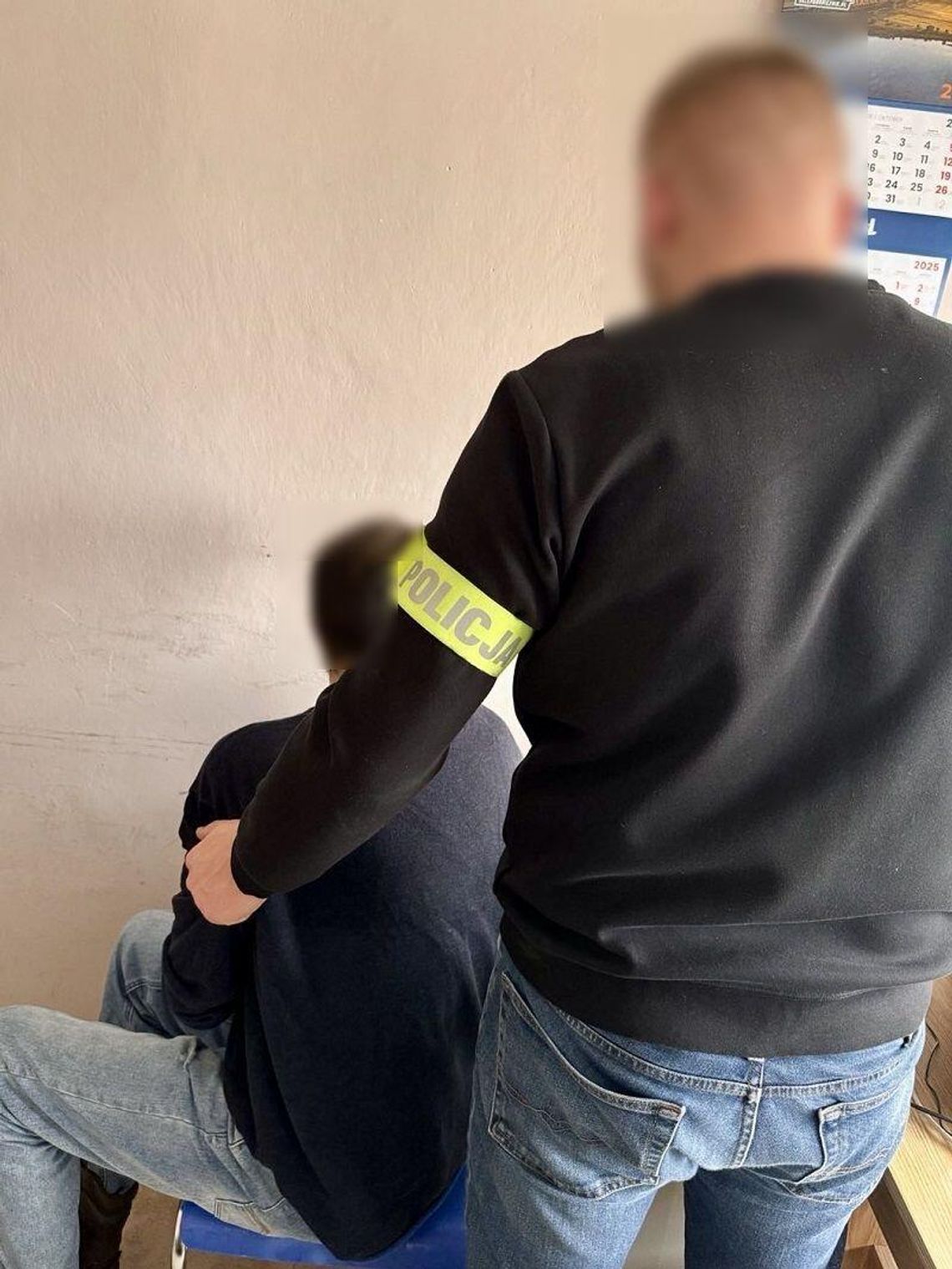 Ukradł plecak ratownikowi medycznemu, płacił cudzymi kartami w sklepach i restauracjach. 37-latek z Tczewa usłyszał 23 zarzuty