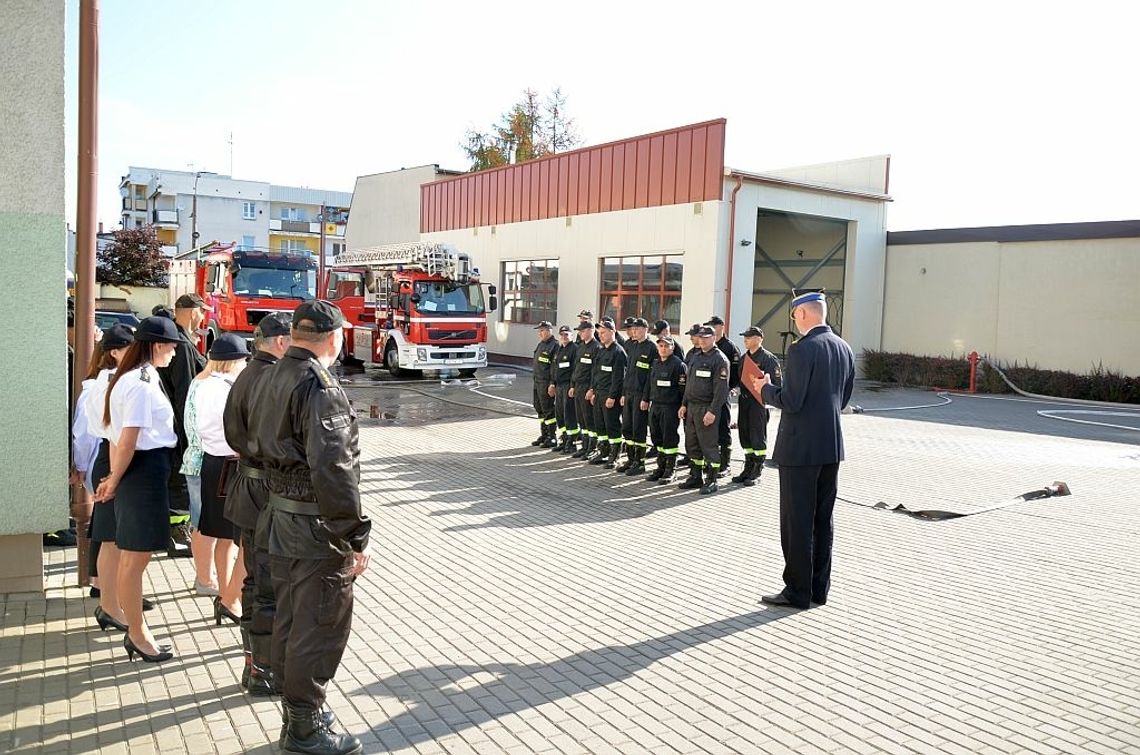Uroczysta zmiana służby w Państwowej Straży Pożarnej w Starogardzie Gd. 
