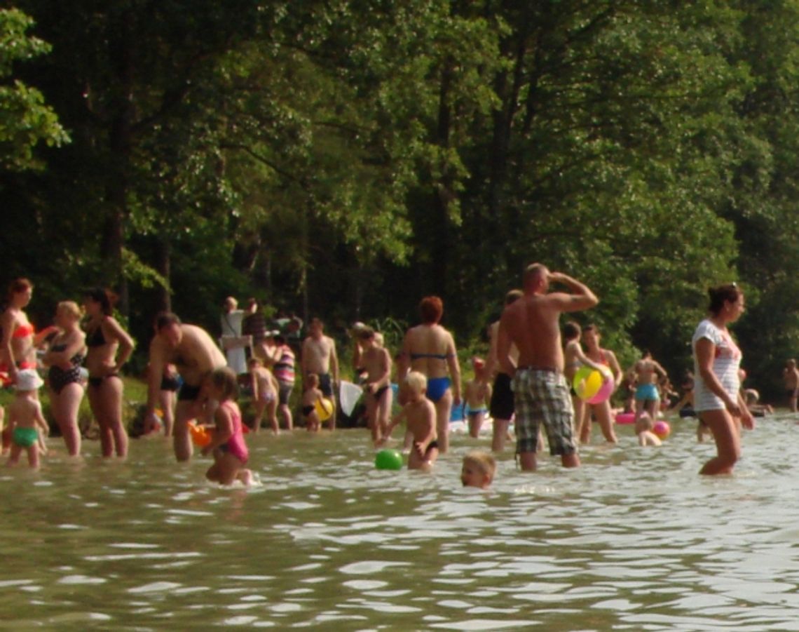 Utonął 35-letni mężczyzna, który wypoczywał nad jeziorem w Iwicznie Utonął 35-letni mężczyzna, który wypoczywał nad jeziorem w Iwicznie