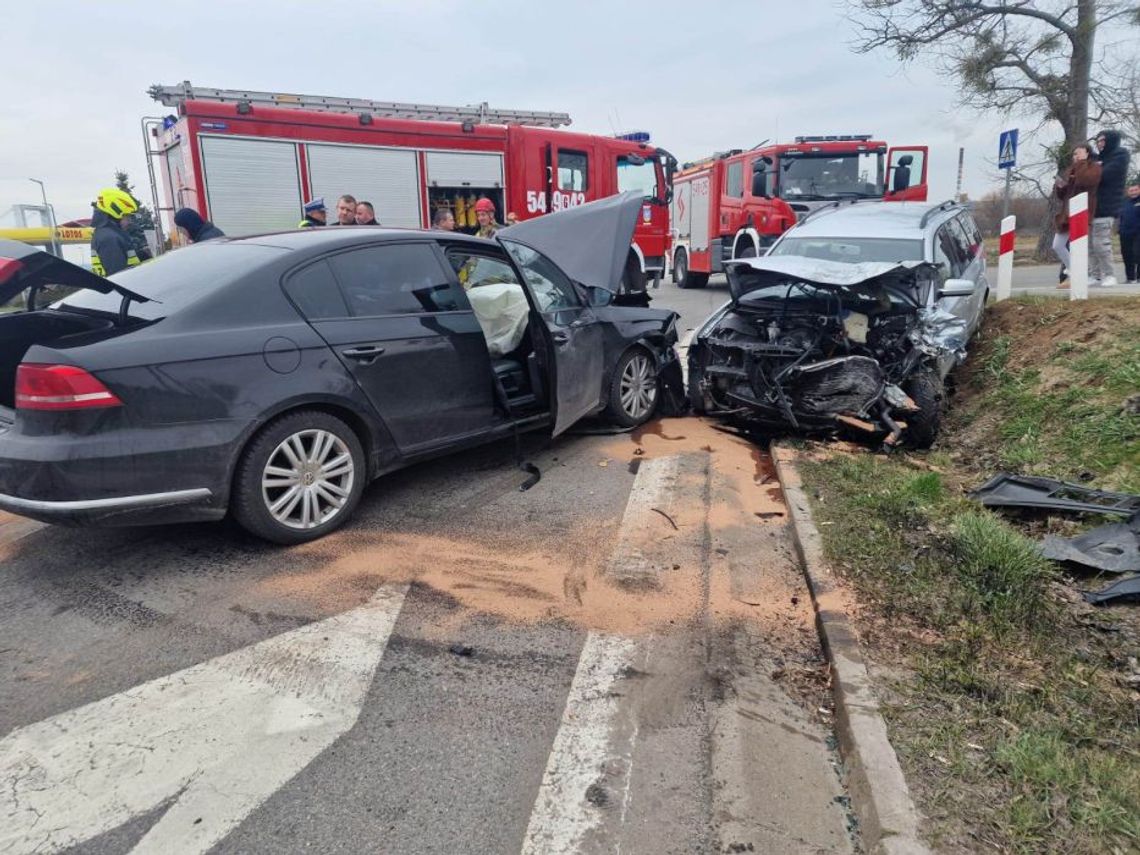 UWAGA! DK 91 zablokowana na wysokości Gniewu. Doszło do kraksy dwóch aut osobowych i ciężarówki