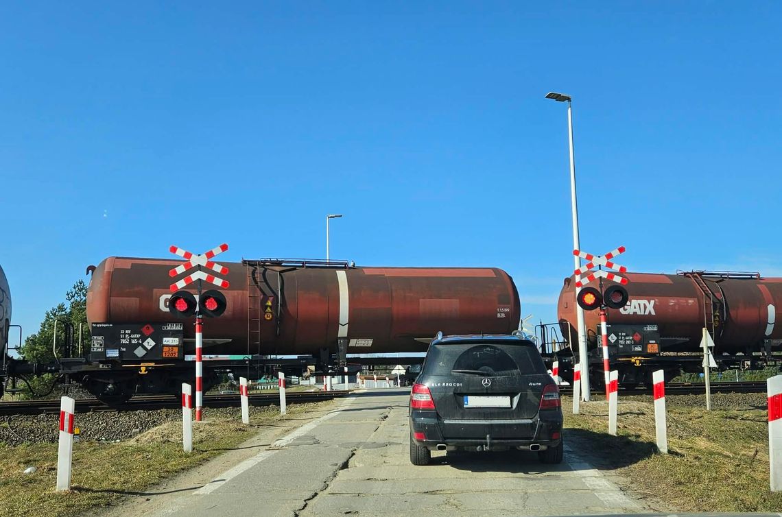 UWAGA kierowcy! Przejazd kolejowy "na Kochankach" zamknięty do końca miesiąca