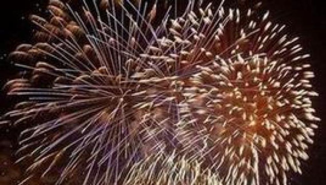 Uwaga na fajerwerki, niewłaściwe użycie może grozić kalectwem oraz mandatem Uwaga na fajerwerki, niewłaściwe użycie może grozić kalectwem oraz mandatem