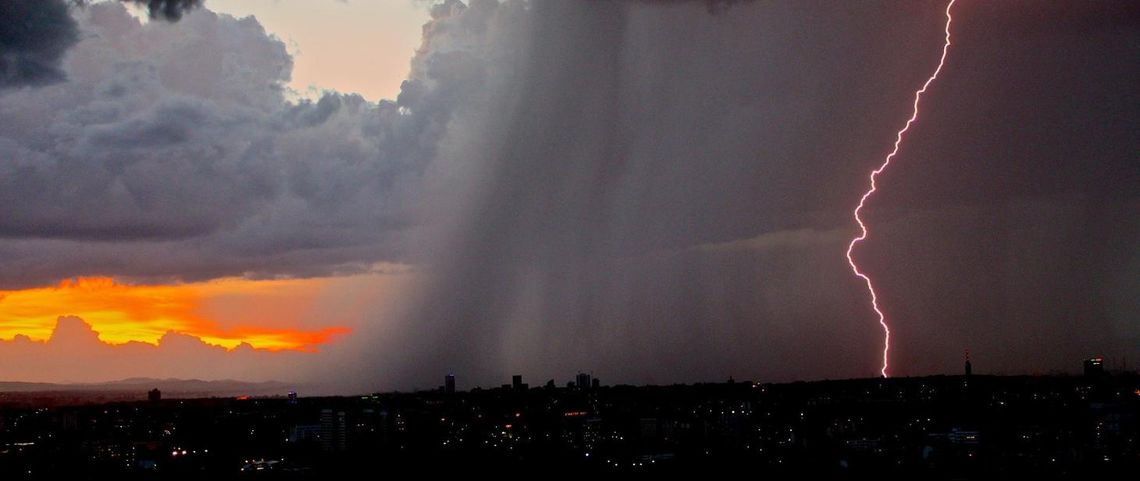 UWAGA! Prognozowane są silne burze z gradem!