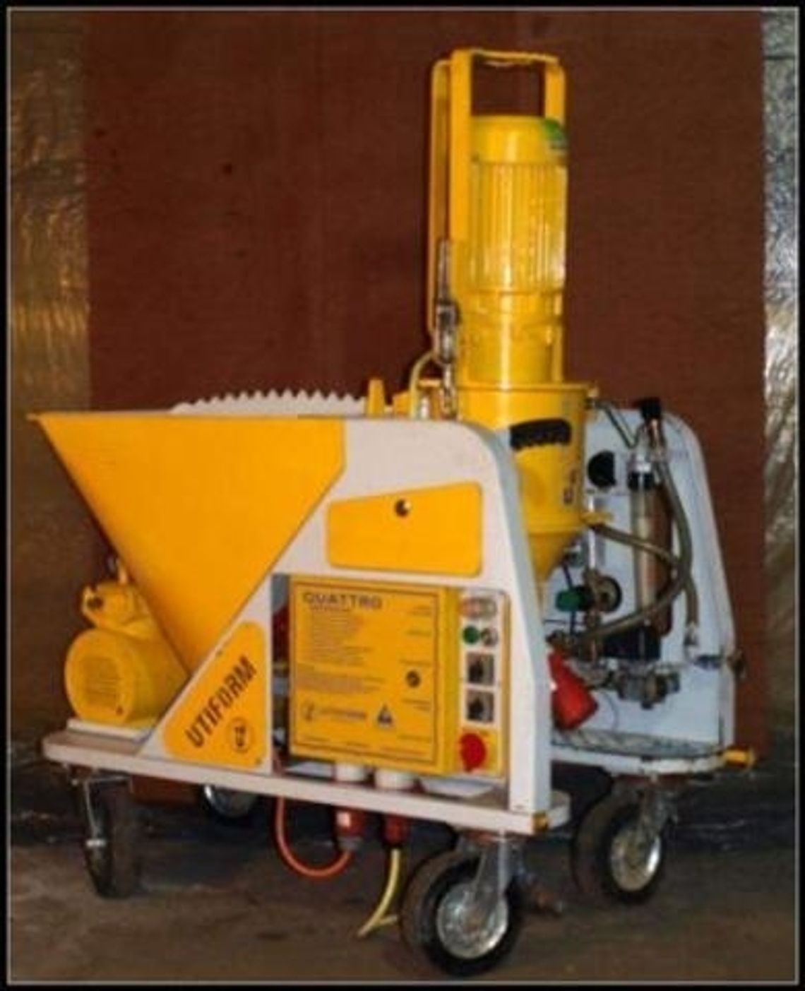 Uważaj na podejrzaną „okazję”. Z budowy na terenie Zblewa skardziono maszynę do tynkowania