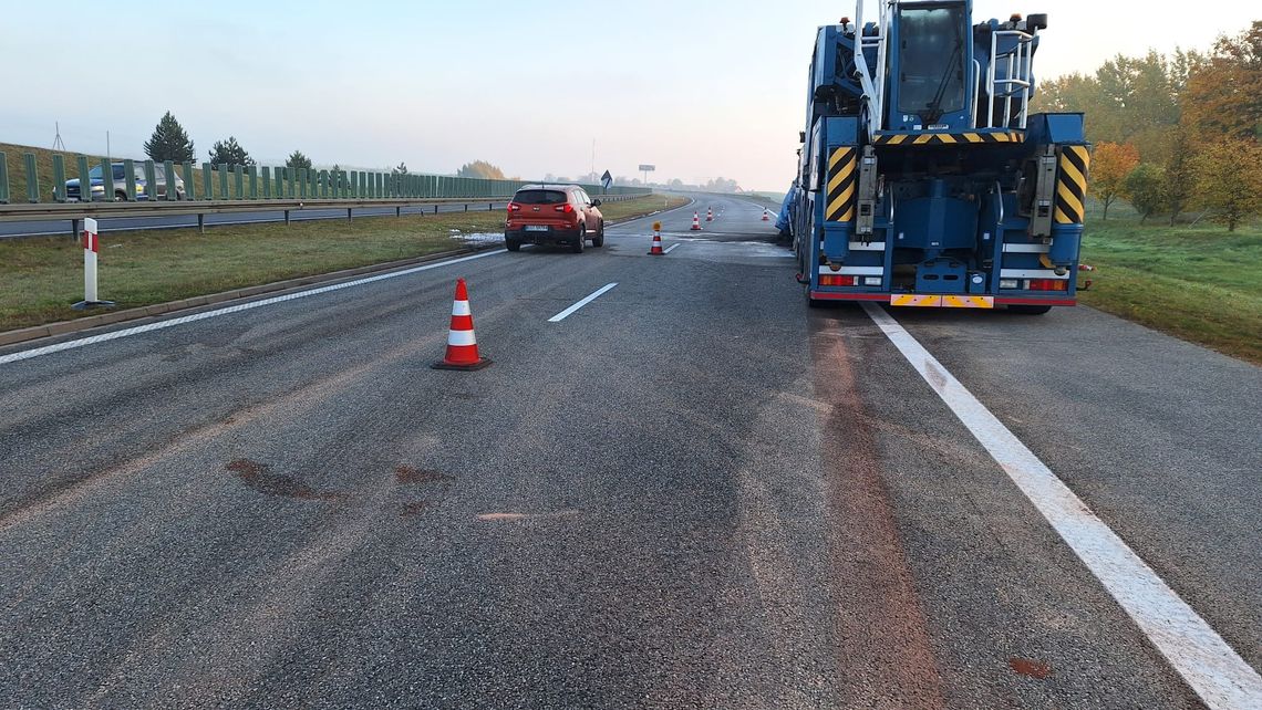 W nocy drogowcy zamkną autostradę w kierunku Gdańska. Z jezdni usuwany będzie spalony dźwig