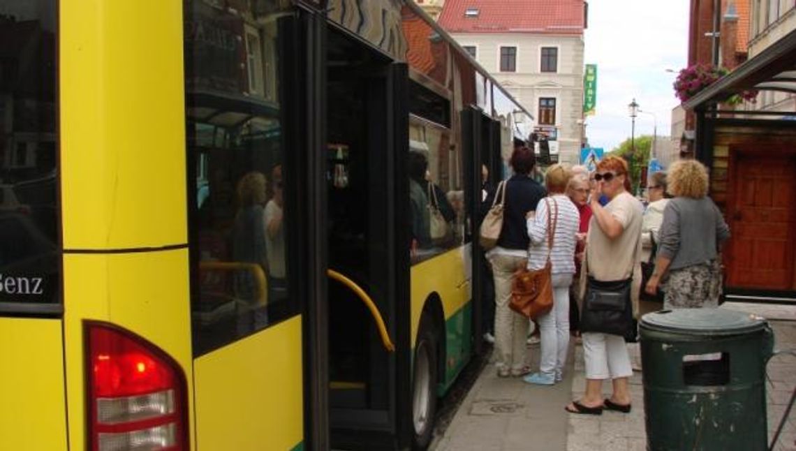 Walczą o darmowe autobusy. Więcej miejsc parkingowych, czystsze powietrze i mniejsze korki Walczą o darmowe autobusy. Więcej miejsc parkingowych, czystsze powietrze i mniejsze korki