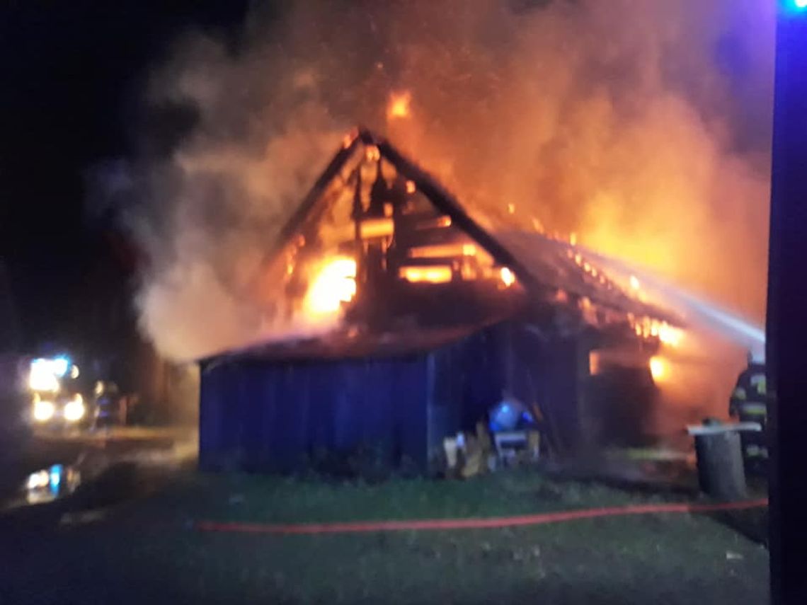 Wielki pożar w gminie Osiek. Z ogniem walczyło 14 zastępów straży pożarnej 