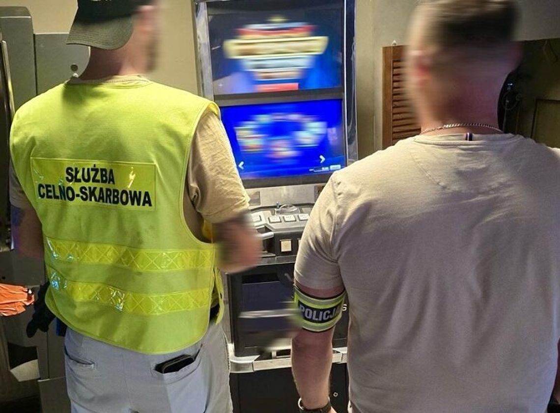 Wspólna akcja Policji i KAS. Zabezpieczono sześć nielegalnych automatów do gier Wspólna akcja Policji i KAS. Zabezpieczono sześć nielegalnych automatów do gier