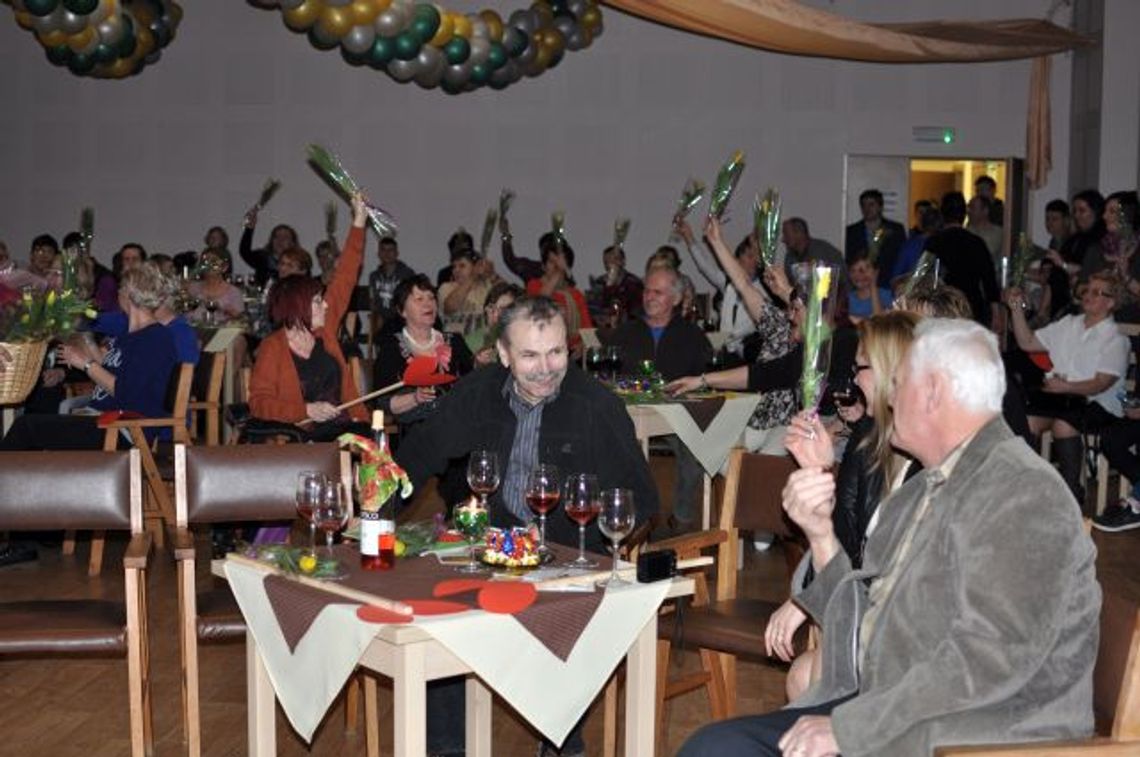 Wspólnie świętowali Dzień Kobiet w Gminnym Ośrodku Kultury Wspólnie świętowali Dzień Kobiet w Gminnym Ośrodku Kultury