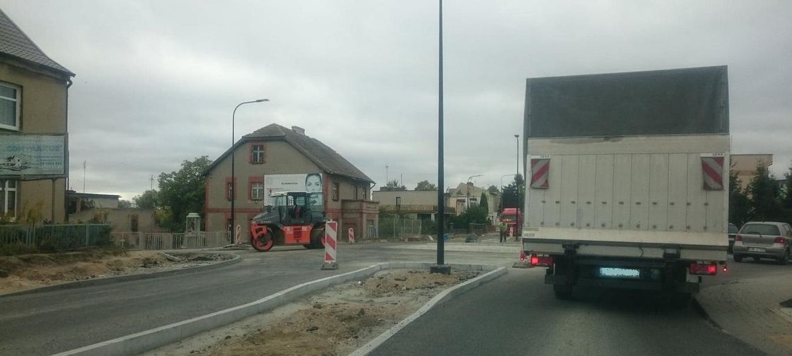 Wykonawcy nie wywiązują się z terminów. Mieszkańcy tkwią w gigantycznych korkach Wykonawcy nie wywiązują się z terminów. Mieszkańcy tkwią w gigantycznych korkach