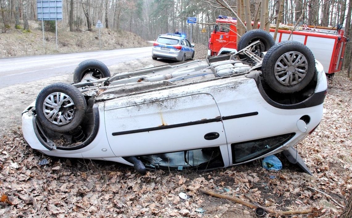 Wypadek na drodze wojewódzkiej nr 214 pomiędzy Skórczem, a miejscowością Głuche. Policja wyjaśnia okoliczności zdarzenia Wypadek na drodze wojewódzkiej nr 214 pomiędzy Skórczem, a miejscowością Głuche. Policja wyjaśnia okoliczności zdarzenia