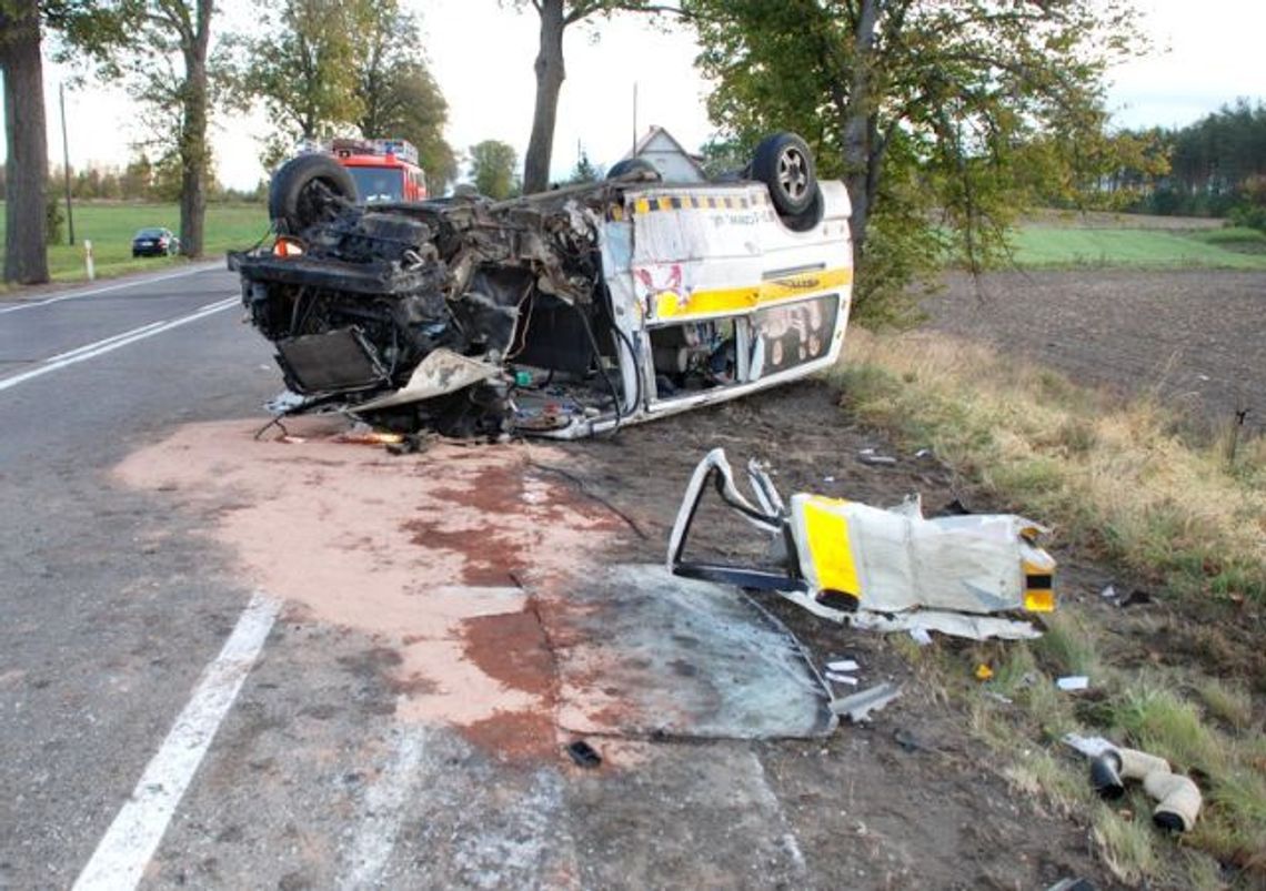 Wypadek w Piecach, czołowe zderzenie, cztery osoby ranne