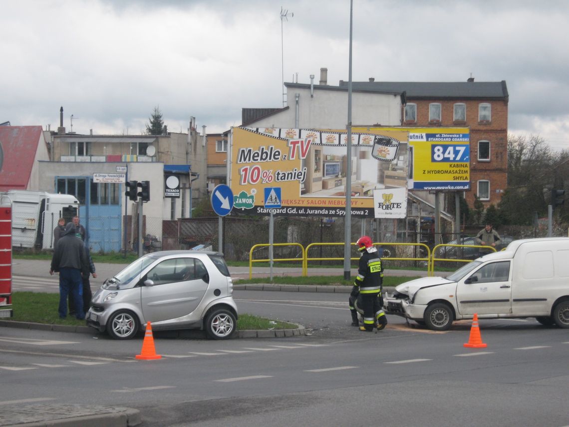 Wypadek w Starogardzie! Kobieta trafiła do szpitala! ZDJĘCIA