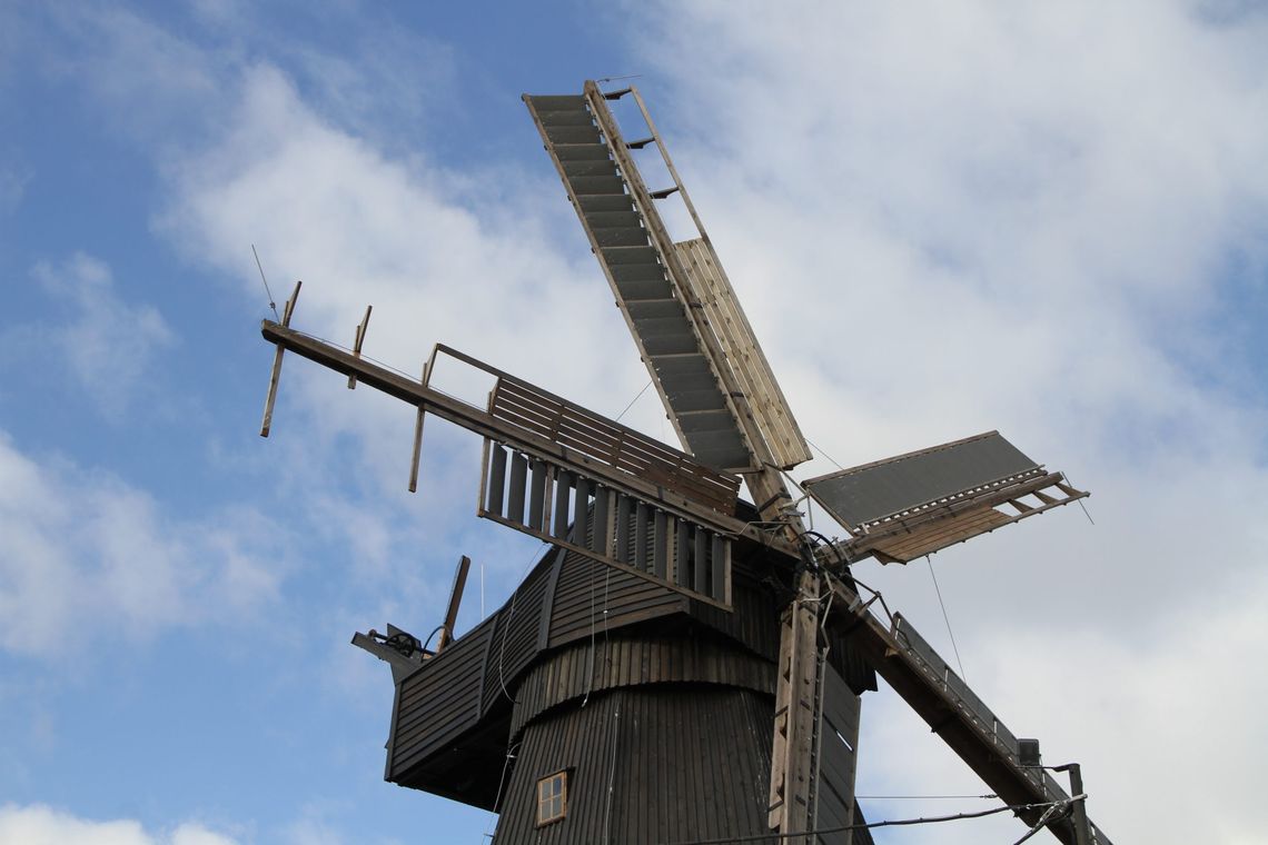 Zabytkowy wiatrak w Tczewie uszkodzony przez silny wiatr. Zostanie naprawiony w ramach gwarancji