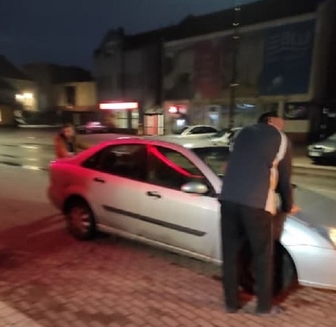 Zatrzymali pijanego kierowcę. Obywatel Ukrainy gwałtownie przyspieszał i hamował, jechał zygzakiem 
