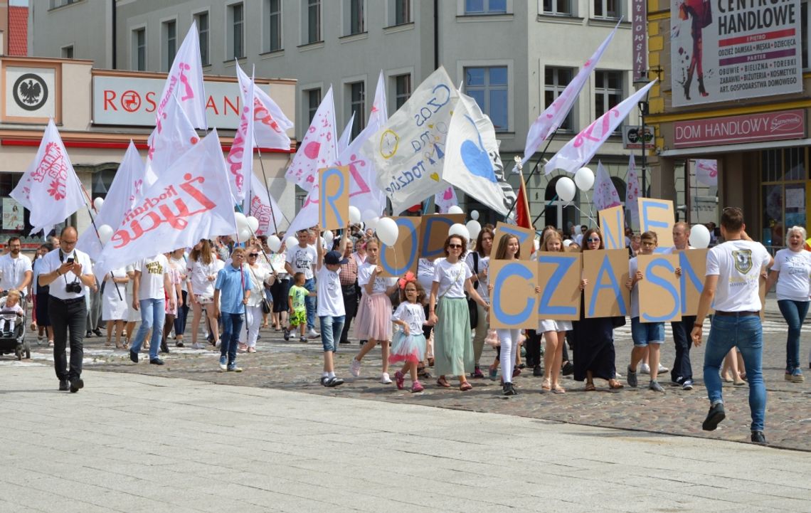 ZDJĘCIA, FILM: Marsz dla Życia i koncert Joszko Brody z dziećmi w Starogardzie!