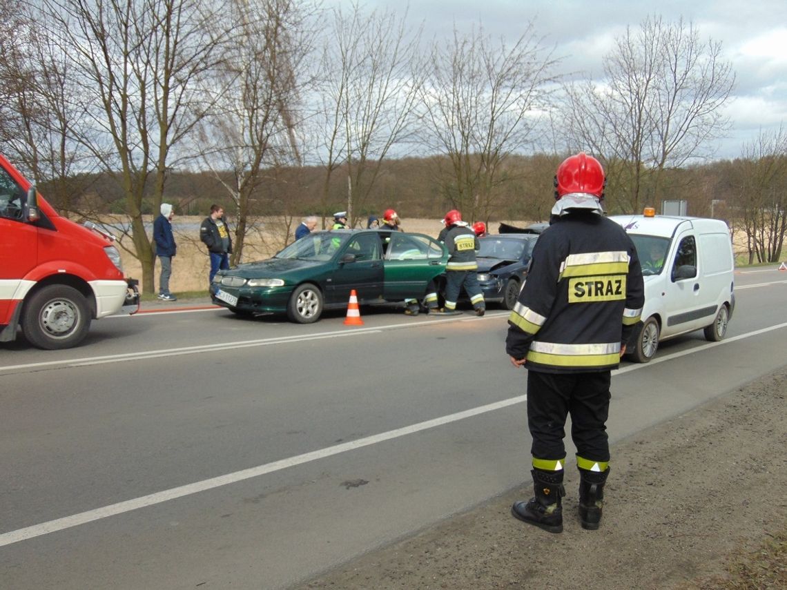 ZDJĘCIA: Kolizja na wylocie ze Starogardu, utrudnienia w ruchu ZDJĘCIA: Kolizja na wylocie ze Starogardu, utrudnienia w ruchu