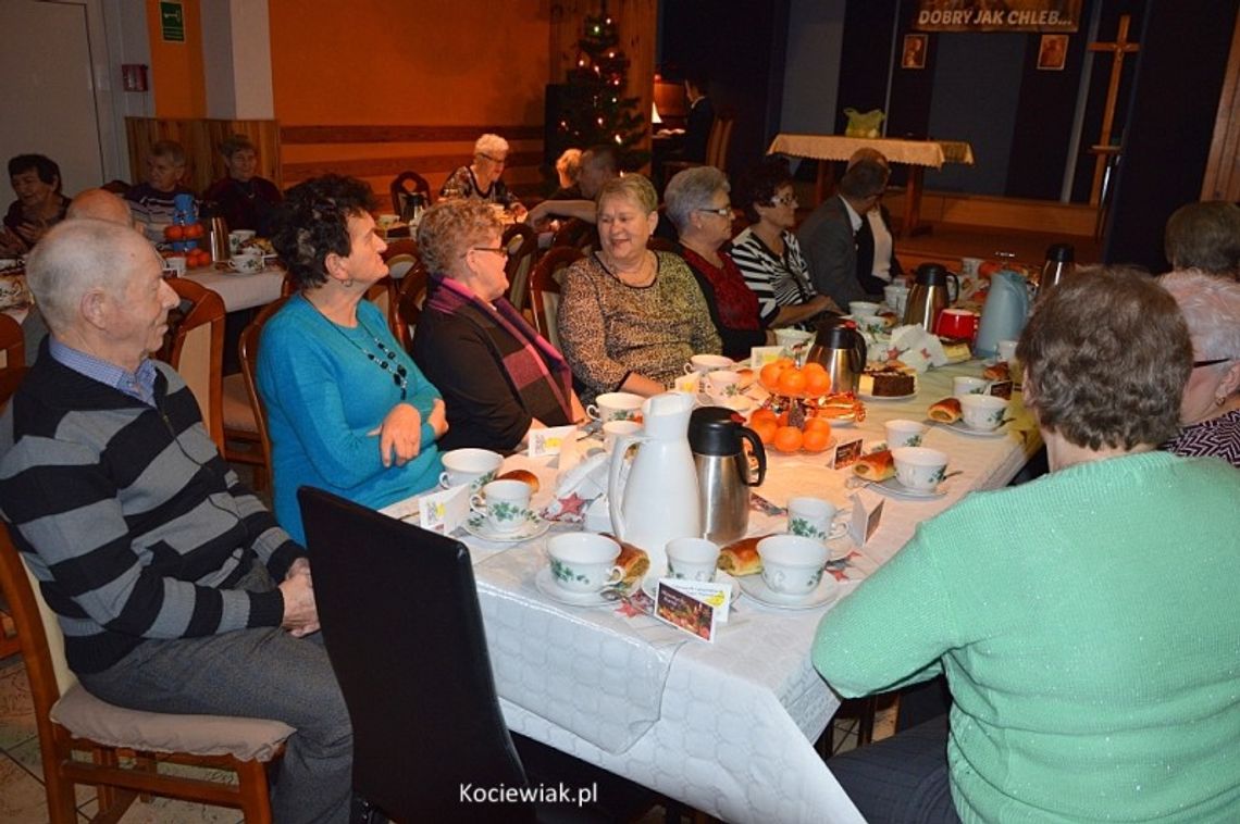 ZDJĘCIA: Seniorzy przełamali się opłatkiem w ODK ZDJĘCIA: Seniorzy przełamali się opłatkiem w ODK