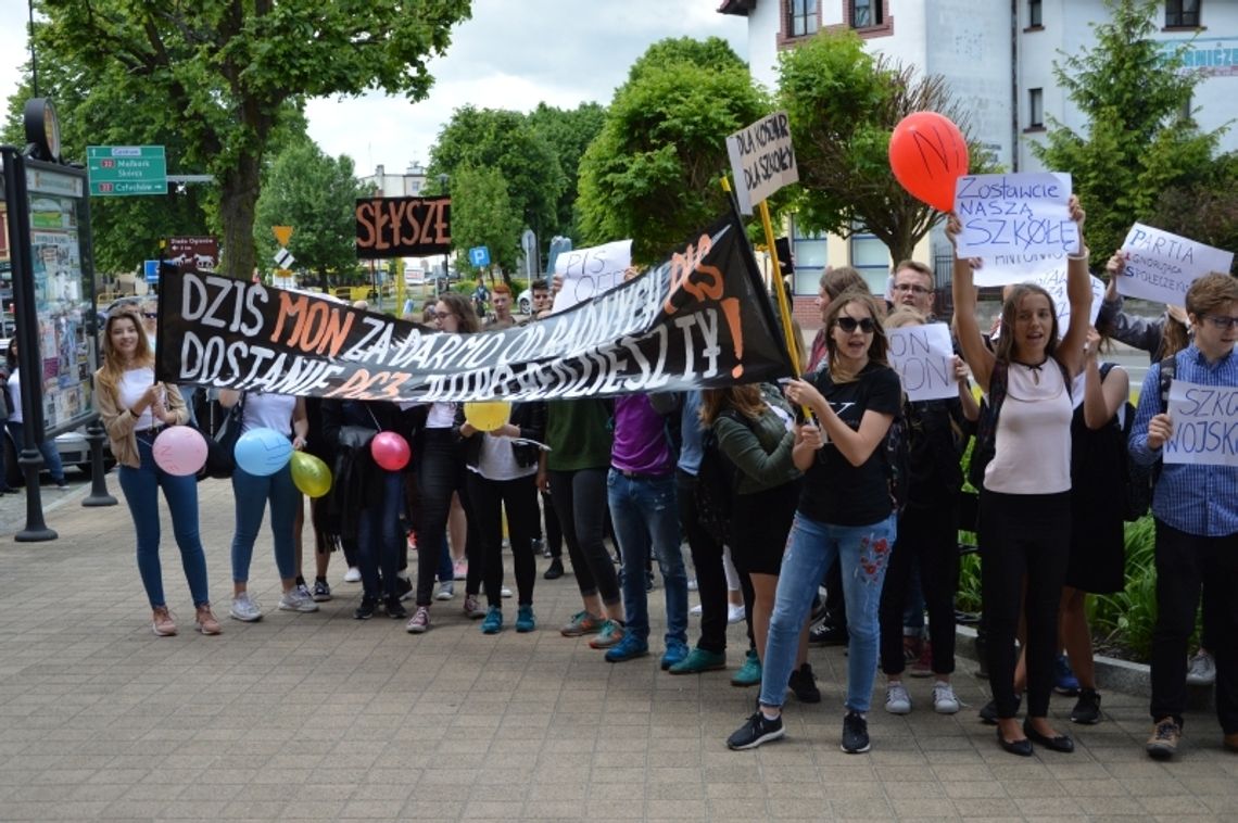 ZDJĘCIA: Tłumy na sesji Rady Miasta. Nie będzie WOT w Starogardzie? ZDJĘCIA: Tłumy na sesji Rady Miasta. Nie będzie WOT w Starogardzie?