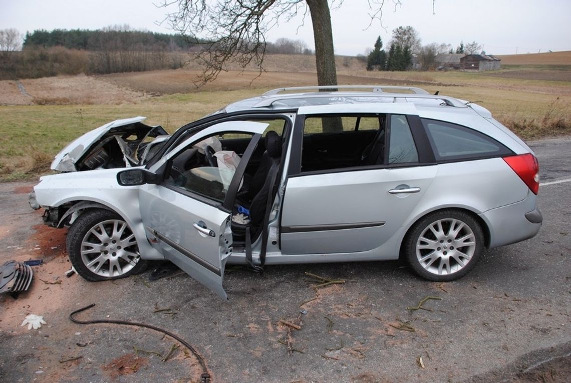 ZDJĘCIA: Trzy osoby trafiły do szpitala - policja wyjaśnia okoliczności zdarzenia ZDJĘCIA: Trzy osoby trafiły do szpitala - policja wyjaśnia okoliczności zdarzenia