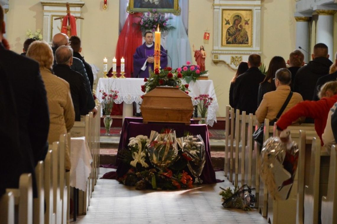 ZDJĘCIA: W niebie też potrzebują muzykantów. Pogrzeb "Grajka z Rynku". ZDJĘCIA: W niebie też potrzebują muzykantów. Pogrzeb "Grajka z Rynku".