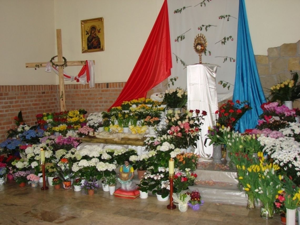 ZDJĘCIA: Wielka Sobota w obiektywie - Groby Pańskie i święcenie pokarmów ZDJĘCIA: Wielka Sobota w obiektywie - Groby Pańskie i święcenie pokarmów