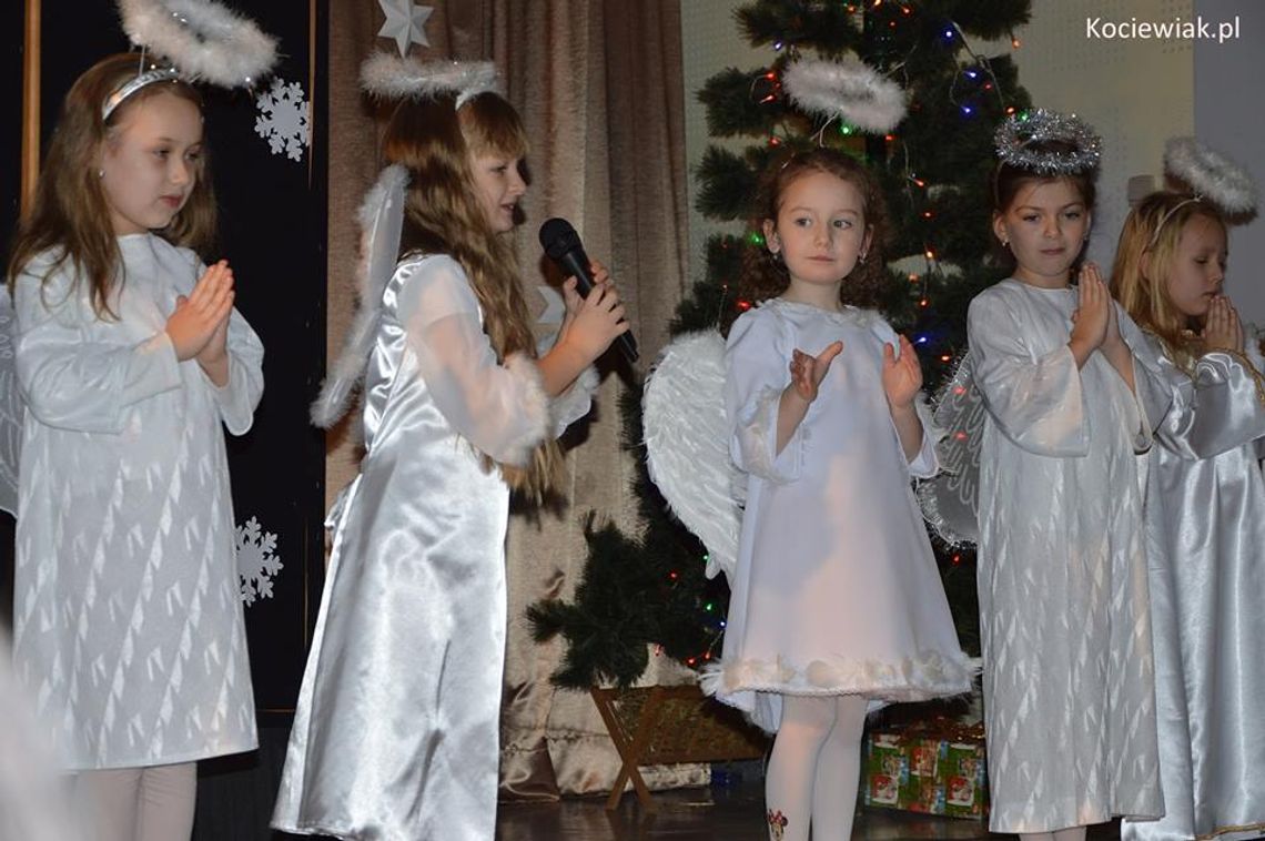 ZDJĘCIA: Wyjątkowa atmosfera na Jasełkach i kiermaszu Gminnego Przedszkola w Zblewie ZDJĘCIA: Wyjątkowa atmosfera na Jasełkach i kiermaszu Gminnego Przedszkola w Zblewie