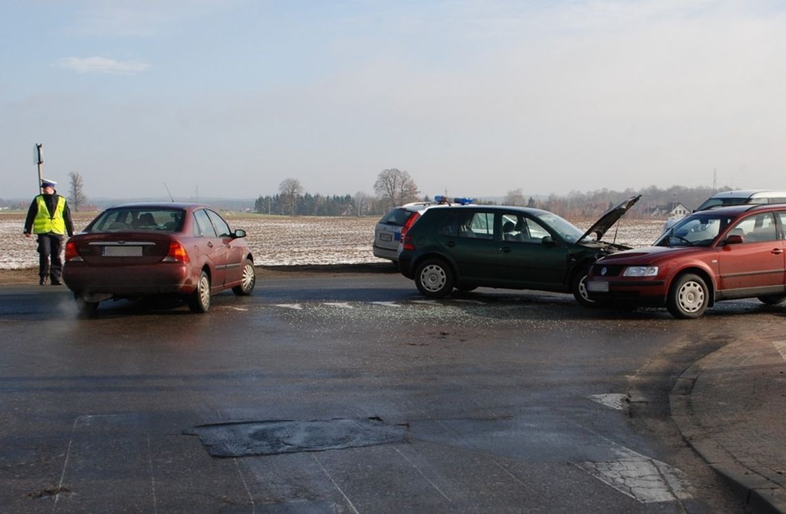ZDJĘCIA: Wypadek w Starogardzie - cztery osoby trafiły do szpitala ZDJĘCIA: Wypadek w Starogardzie - cztery osoby trafiły do szpitala