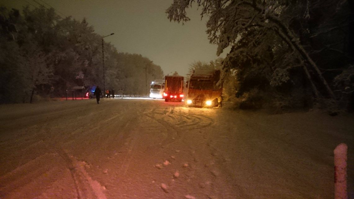 Zima zaatakowała! Uwaga na poważne utrudnienia na drogach