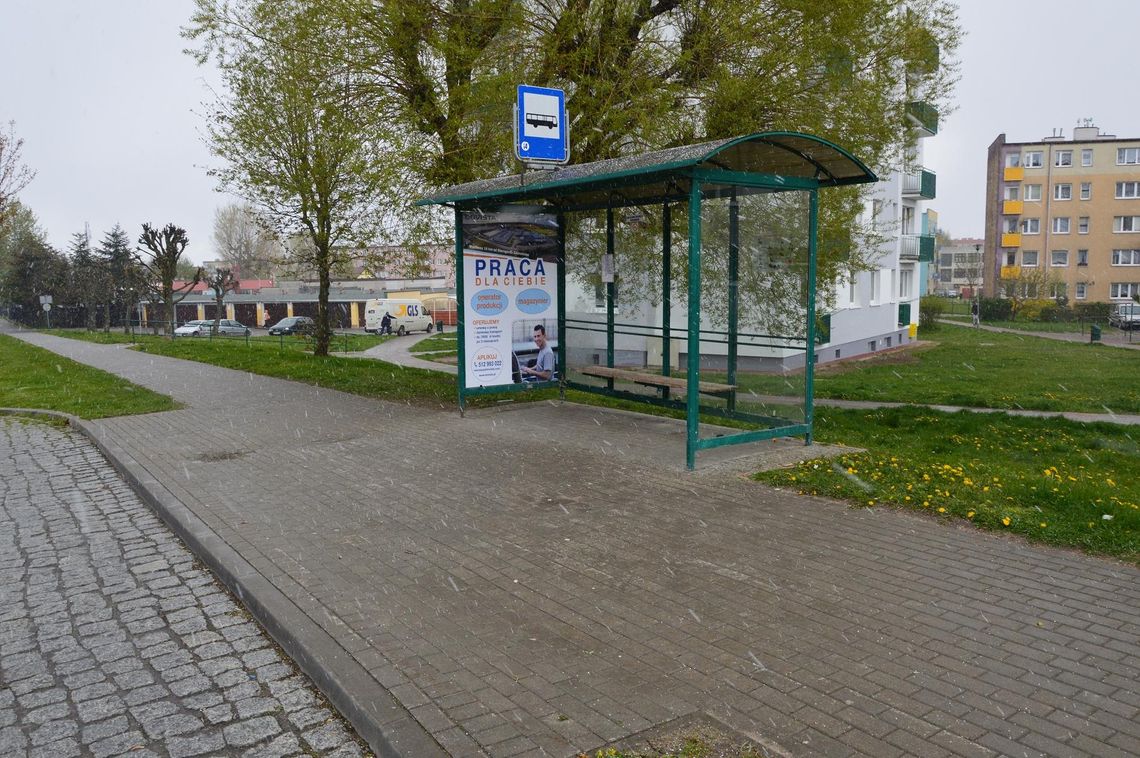 Zmarł w samotności na przystanku. Bezskuteczna walka o życie mężczyzny Zmarł w samotności na przystanku. Bezskuteczna walka o życie mężczyzny