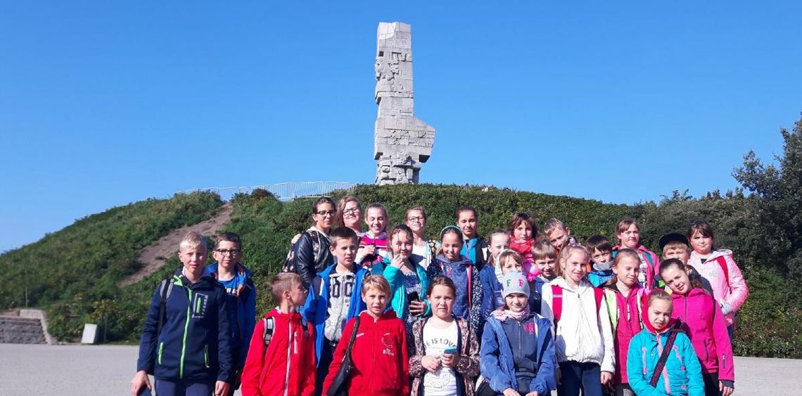 Żywa lekcja historii. Dzieci z Kleszczewa odwiedziły Westerplatte 
