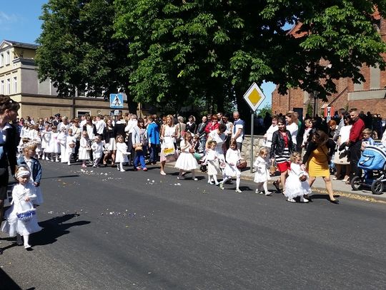 Procesja Bożego Ciała pod przewodnictwem Biskupa Diecezjalnego w Skarszewach