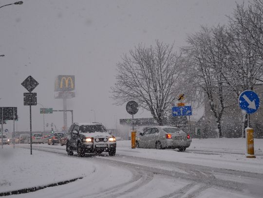 Wielki powrót zimy - zobaczcie, jaka sytuacja panuje na drogach w powiecie!
